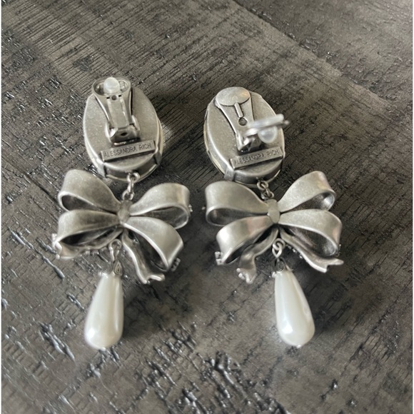 Alessandra Rich crystal embellished pearl drop earrings featuring bow - Picture 4 of 6